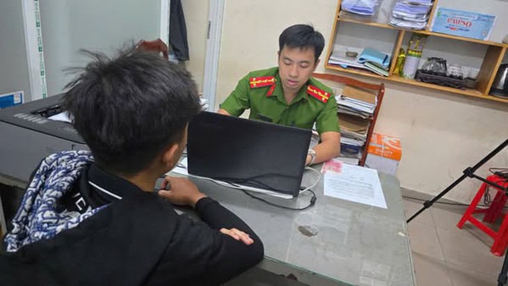 Vụ một học sinh tại Đồng Nai bị nhóm người đánh gục trên đường: Bắt giữ thêm 5 đối tượng- Ảnh 1.