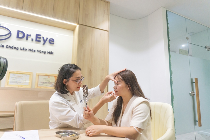 Phòng khám thẩm mỹ mắt chuyên sâu cho phụ nữ trung niên Dr. Eye- Ảnh 2.