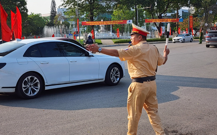 Người dân di chuyển như thế nào đến lễ hội Đền Hùng để tránh tắc đường?