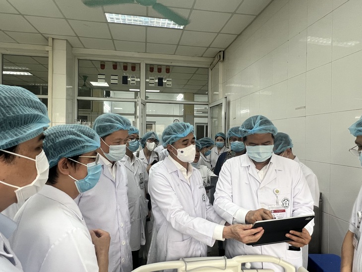 Thứ trưởng Trần Văn Thuấn: 'Xây dựng kế hoạch đáp ứng nhu cầu thu dung, điều trị bệnh trong mọi tình huống'- Ảnh 5. Thứ trưởng Trần Văn Thuấn: 'Xây dựng kế hoạch đáp ứng nhu cầu thu dung, điều trị bệnh trong mọi tình huống'- Ảnh 5.