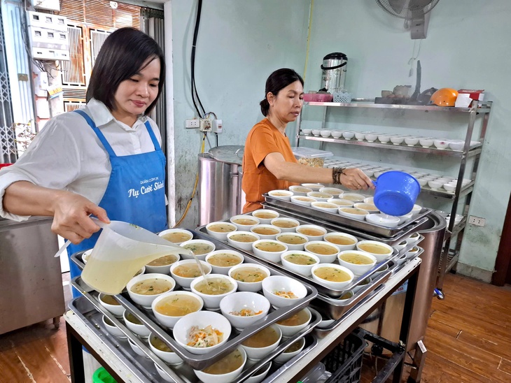 Quán cơm giá 2000 đồng dành cho bệnh nhân K ở Hà Nội- Ảnh 6.