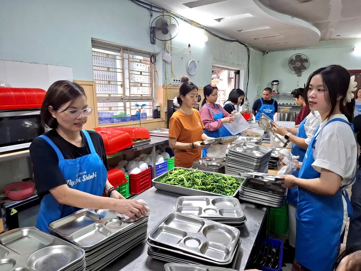 Quán cơm giá 2000 đồng dành cho bệnh nhân K ở Hà Nội- Ảnh 8.