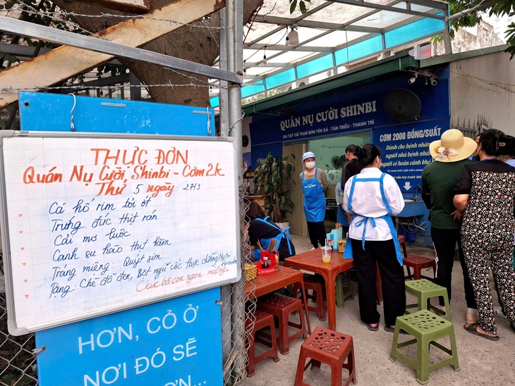 Quán cơm giá 2000 đồng dành cho bệnh nhân K ở Hà Nội- Ảnh 1.
