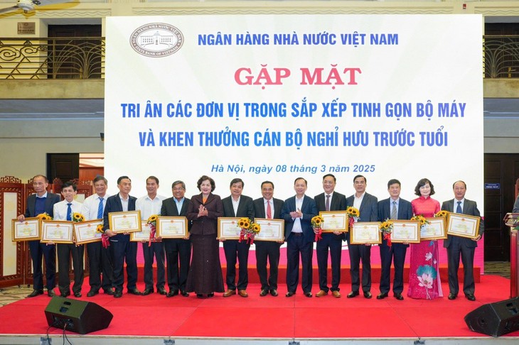 Gặp mặt, tri ân các đơn vị và cán bộ nghỉ hưu trước tuổi trong sắp xếp tổ chức bộ máy- Ảnh 1.