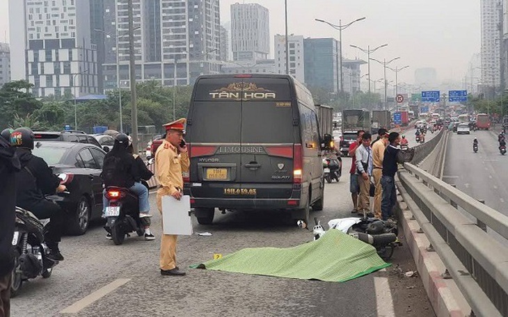 Danh tính nạn nhân bị tai nạn tử vong trên cầu vượt Mai Dịch