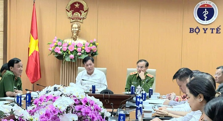 Bộ Y tế và Bộ Công an làm việc về tăng mức chế tài xử phạt vi phạm an toàn thực phẩm - Ảnh 1. Bộ Y tế và Bộ Công an làm việc về tăng mức chế tài xử phạt vi phạm an toàn thực phẩm - Ảnh 1.
