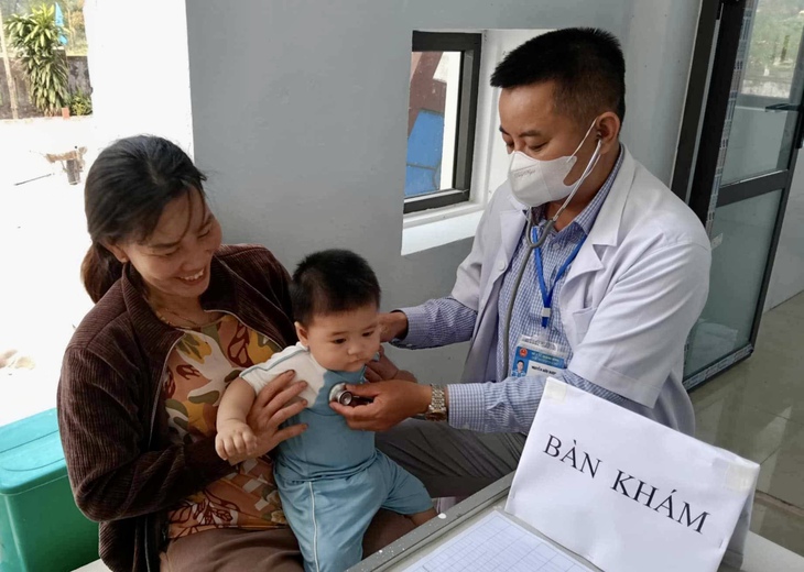 Quảng Bình nỗ lực sớm hoàn thành chiến dịch tiêm vaccine sởi- Ảnh 4. Quảng Bình nỗ lực sớm hoàn thành chiến dịch tiêm vaccine sởi- Ảnh 4.