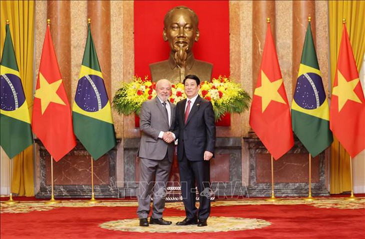Lễ đón Tổng thống Brazil Luiz Inácio Lula da Silva thăm cấp Nhà nước đến Việt Nam- Ảnh 2. Lễ đón Tổng thống Brazil Luiz Inácio Lula da Silva thăm cấp Nhà nước đến Việt Nam- Ảnh 2.
