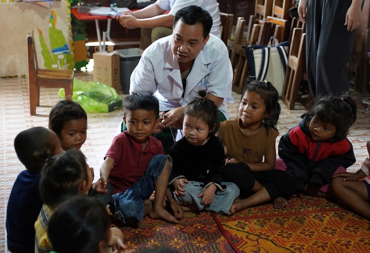 Gian nan hành trình đưa vaccine sởi đến với trẻ vùng biên- Ảnh 3.