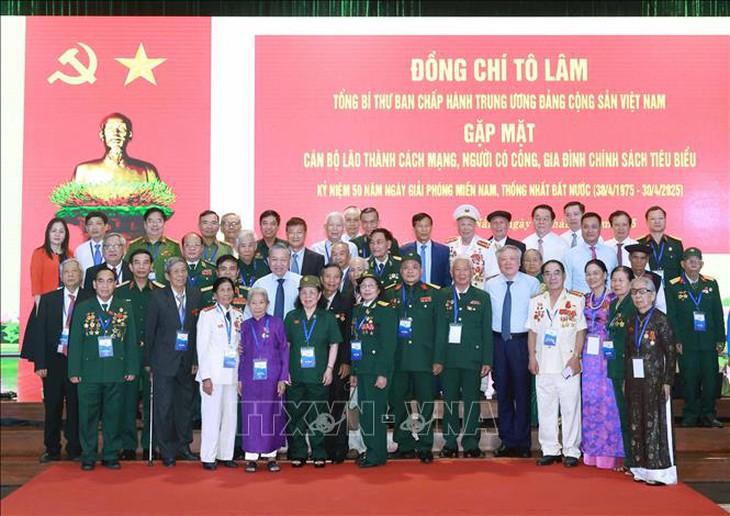 Tổng Bí thư Tô Lâm gặp mặt cán bộ lão thành cách mạng, người có công, gia đình chính sách tiêu biểu- Ảnh 4. Tổng Bí thư Tô Lâm gặp mặt cán bộ lão thành cách mạng, người có công, gia đình chính sách tiêu biểu- Ảnh 4.