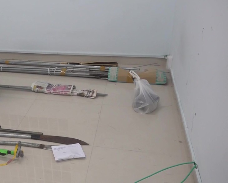 Khởi tố vụ án, giữ khẩn cấp hàng chục thanh niên 'hỗn chiến' trên quốc lộ 1A- Ảnh 2. Khởi tố vụ án, giữ khẩn cấp hàng chục thanh niên 'hỗn chiến' trên quốc lộ 1A- Ảnh 2.