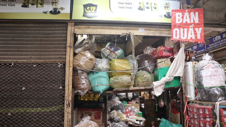 Chợ Đồng Xuân đìu hiu, tiểu thương ngồi 'bấm điện thoại'
- Ảnh 4.