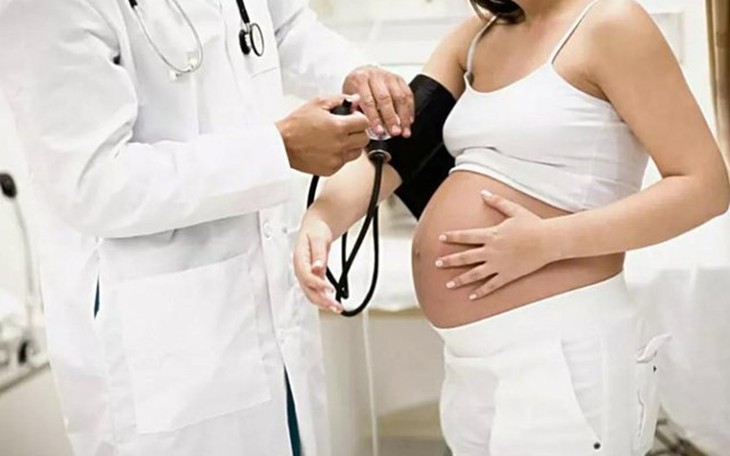 Viêm vùng kín khi mang thai ảnh hưởng như nào tới mẹ và em bé?