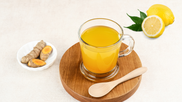 Nước nghệ với nước cốt chanh
