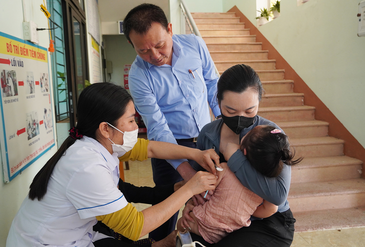 Quảng Bình nỗ lực sớm hoàn thành chiến dịch tiêm vaccine sởi- Ảnh 1. Quảng Bình nỗ lực sớm hoàn thành chiến dịch tiêm vaccine sởi- Ảnh 1.