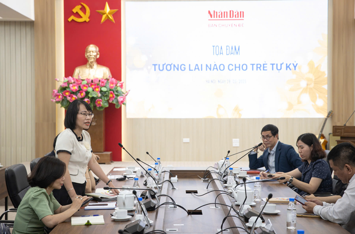 Nhiều trẻ tự kỷ mất cơ hội vàng điều trị vì cha mẹ tin vào ‘bác sĩ Google’- Ảnh 2. Nhiều trẻ tự kỷ mất cơ hội vàng điều trị vì cha mẹ tin vào ‘bác sĩ Google’- Ảnh 2.
