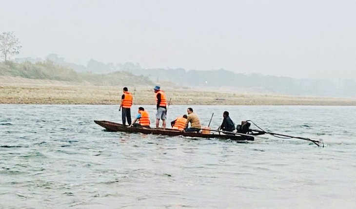 Tìm kiếm 2 học sinh nghi mất tích trên sông Mã- Ảnh 1.