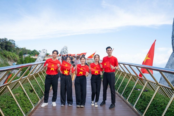 Sun World Ba Na Hills ngợp ngời sắc vàng trong lễ hội Hoa Mặt trời- Ảnh 5.