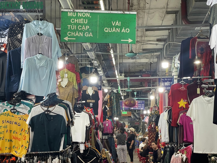 Có gì bên trong khu chợ trăm tuổi ‘dưới lòng đất’ giữa nội thành Hà Nội?- Ảnh 6.