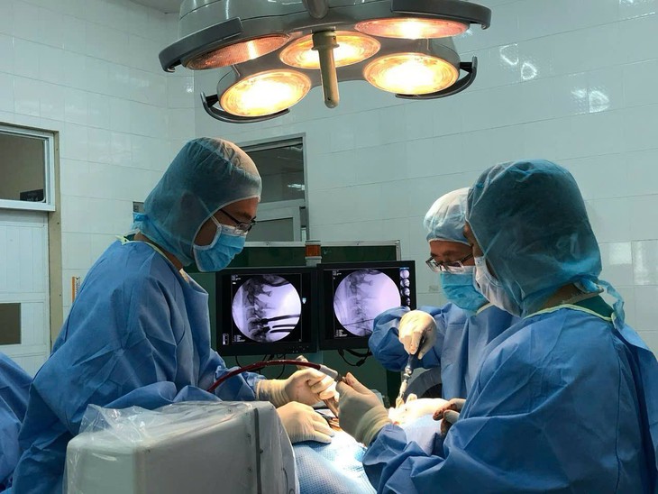 ‘Cơ hội vàng’ để chia sẻ kỹ thuật chuyên sâu trong lĩnh vực cột sống- Ảnh 3.