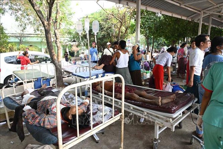 Khoảng 700 người chết, 1.670 người bị thương trong động đất tại Myanmar- Ảnh 1.