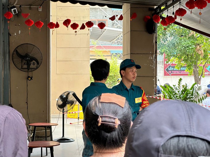 TPHCM: Bé trai 4 tuổi nghi rơi từ tầng cao chung cư ở quận Tân Phú- Ảnh 2.