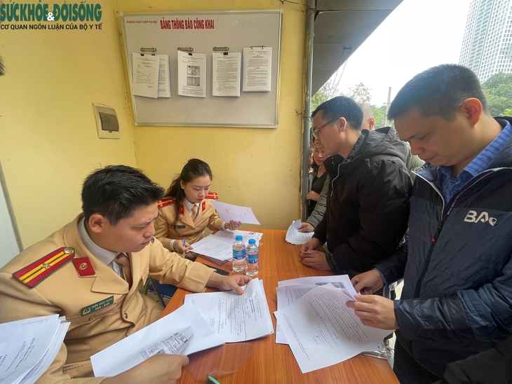 Có gì mới trong những ngày đầu CSGT Hà Nội cấp đổi giấy phép lái xe?- Ảnh 5.