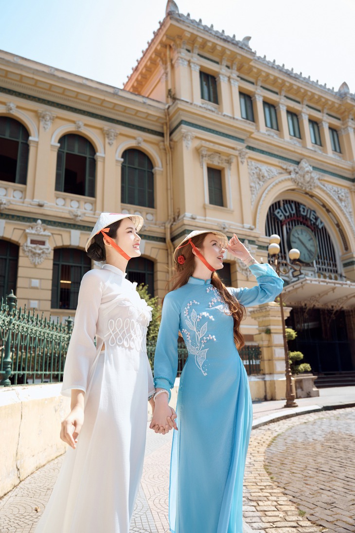 Ý Nhi gây chú ý khi đưa 'đối thủ' tại Miss World khám phá Sài Gòn- Ảnh 3. Ý Nhi gây chú ý khi đưa 'đối thủ' tại Miss World khám phá Sài Gòn- Ảnh 3.