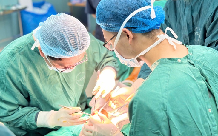 Bị chó cắn 1 năm, vết thương vẫn sùi loét, chảy dịch