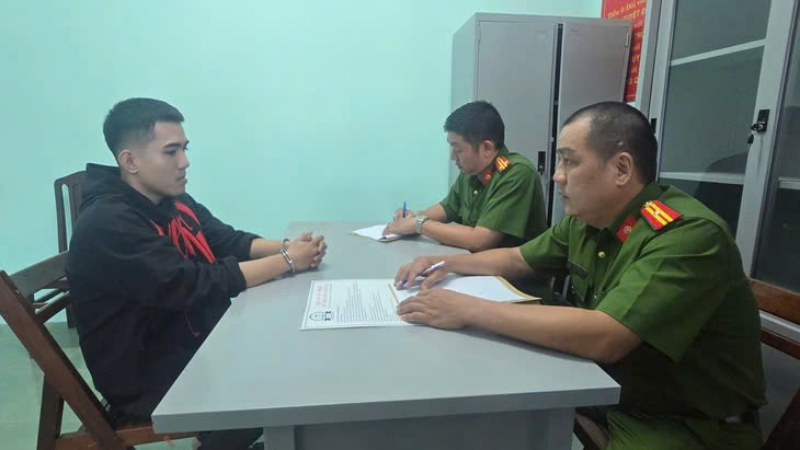 Bắt khẩn cấp 9 người trong vụ khiêng ‘quan tài’ trước chợ Bến Thành- Ảnh 2.