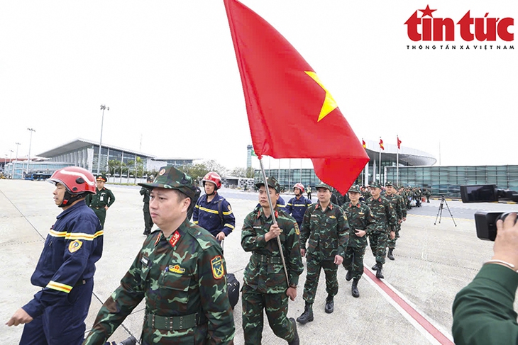 Hình ảnh 80 quân nhân Việt Nam lên đường sang Myanmar khắc phục hậu quả động đất- Ảnh 5.