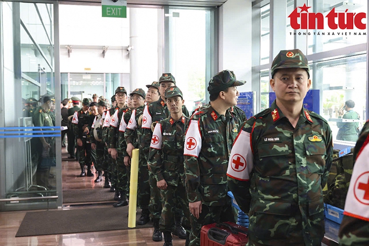 Hình ảnh 80 quân nhân Việt Nam lên đường sang Myanmar khắc phục hậu quả động đất- Ảnh 2.