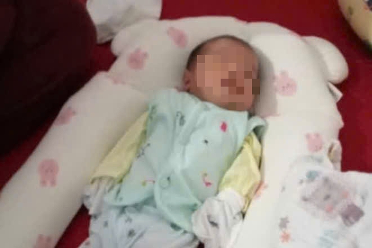 Đi tập thể dục buổi sáng, người đàn ông Hải Dương bất ngờ phát hiện bé trai sơ sinh bị bỏ rơi- Ảnh 1. Đi tập thể dục buổi sáng, người đàn ông Hải Dương bất ngờ phát hiện bé trai sơ sinh bị bỏ rơi- Ảnh 1.