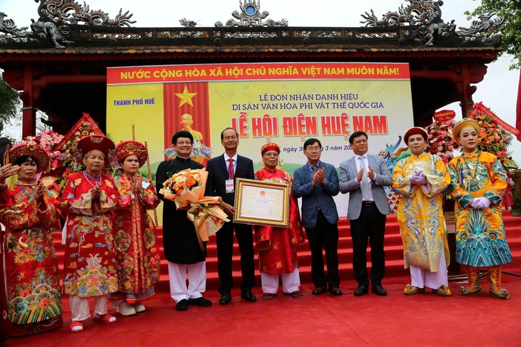 Huế đón nhận danh hiệu Di sản văn hóa phi vật thể quốc gia Lễ hội điện Huệ Nam- Ảnh 1. Huế đón nhận danh hiệu Di sản văn hóa phi vật thể quốc gia Lễ hội điện Huệ Nam- Ảnh 1.