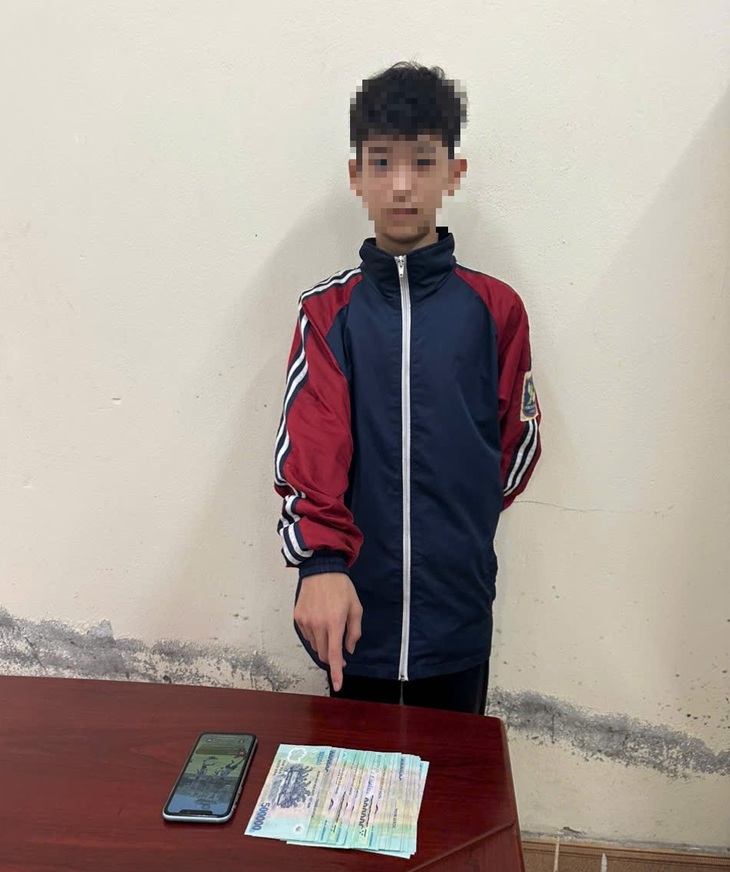 Biết nhà hàng xóm giấu tiền ở gầm cầu thang, nam thiếu niên lên kế hoạch trộm cắp- Ảnh 1. Biết nhà hàng xóm giấu tiền ở gầm cầu thang, nam thiếu niên lên kế hoạch trộm cắp- Ảnh 1.