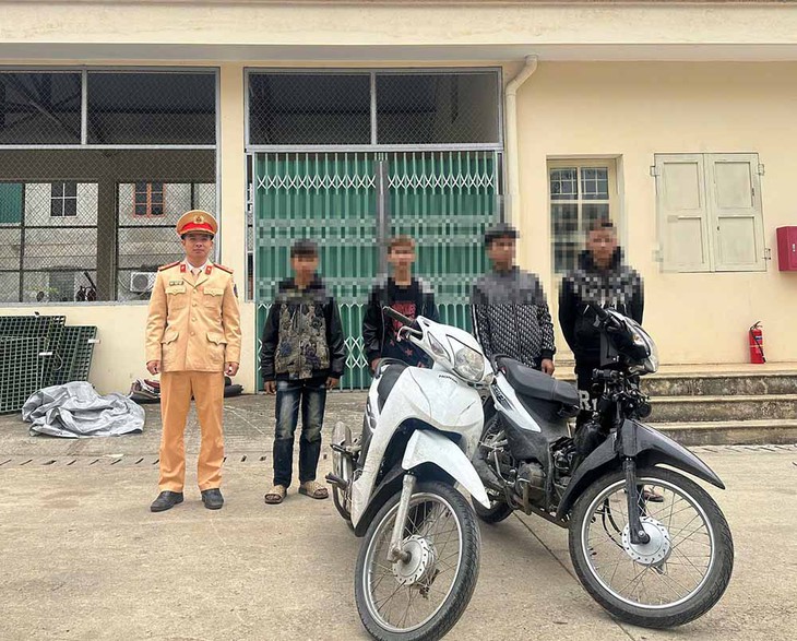 Bắt nóng 4 đối tượng trộm 2 xe máy khi đang di chuyển từ Bắc Ninh về Sơn La - Ảnh 1.