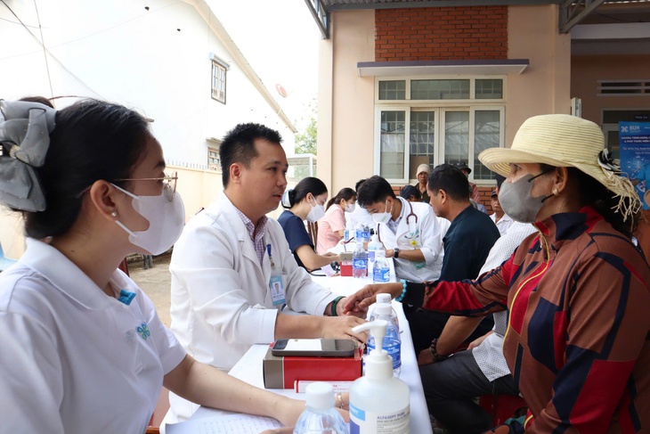 Bệnh viện Đại học Y Dược Buôn Ma Thuột tổ chức chương trình khám chữa bệnh và cấp phát thuốc miễn phí tại xã Ea Trul, huyện Krông Bông- Ảnh 1. Bệnh viện Đại học Y Dược Buôn Ma Thuột tổ chức chương trình khám chữa bệnh và cấp phát thuốc miễn phí tại xã Ea Trul, huyện Krông Bông- Ảnh 1.
