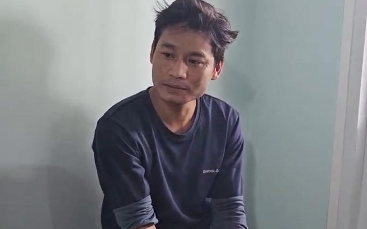 Nam thanh niên ra tay đánh gục cô gái giữa đường

- Ảnh 2.