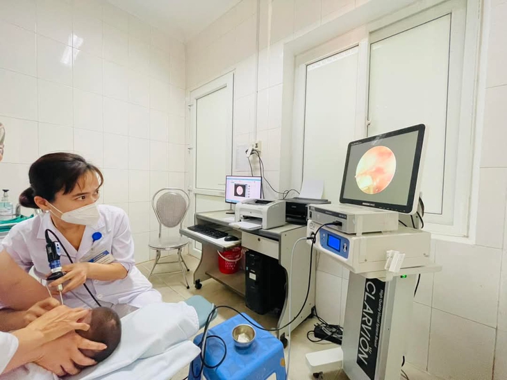 Gắp thành công hạt đậu tương trong tai bé trai 3 tuổi- Ảnh 1.