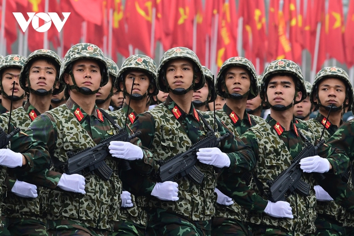 Hình ảnh hợp luyện diễu binh, diễu hành kỷ niệm 50 năm Ngày giải phóng miền Nam- Ảnh 4. Hình ảnh hợp luyện diễu binh, diễu hành kỷ niệm 50 năm Ngày giải phóng miền Nam- Ảnh 4.