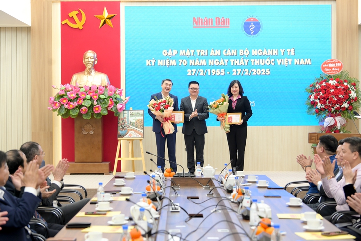 Báo Nhân Dân gặp mặt, tri ân cán bộ ngành y tế- Ảnh 1.
