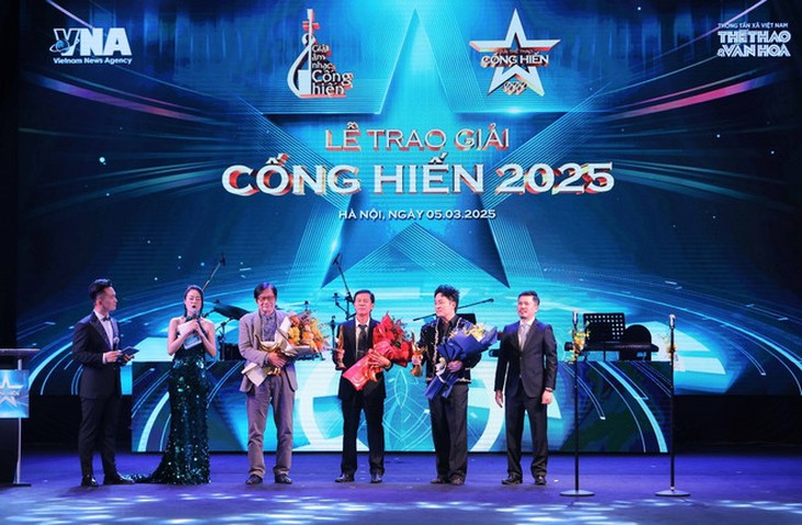 Giải thưởng Cống hiến năm 2025: Soobin lập cú 'hat-trick' ngoạn mục- Ảnh 6. Giải thưởng Cống hiến năm 2025: Soobin lập cú 'hat-trick' ngoạn mục- Ảnh 6.