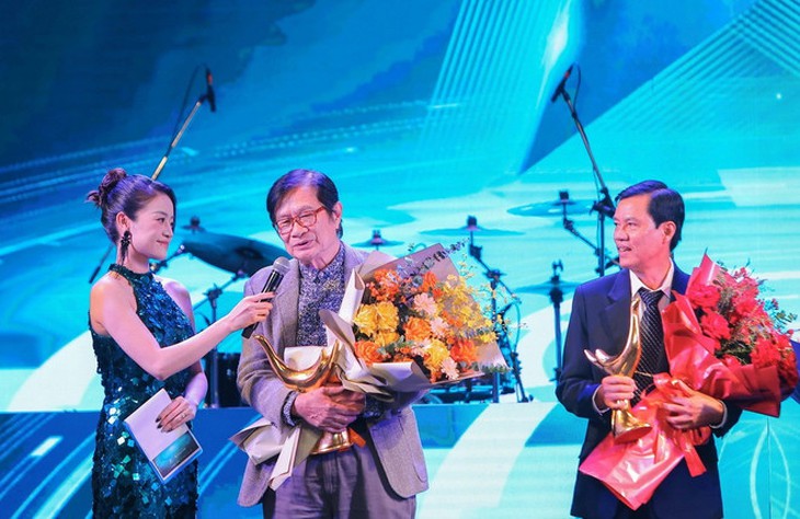 Giải thưởng Cống hiến năm 2025: Soobin lập cú 'hat-trick' ngoạn mục- Ảnh 7. Giải thưởng Cống hiến năm 2025: Soobin lập cú 'hat-trick' ngoạn mục- Ảnh 7.