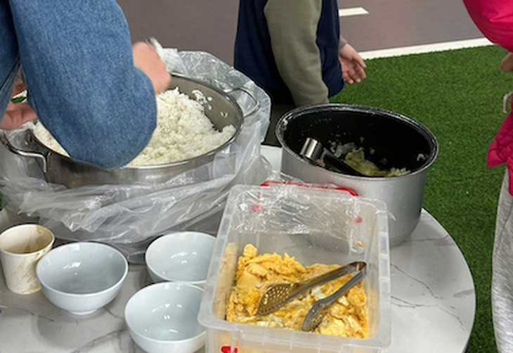 Sở GD&ĐT Hà Nội lên tiếng về vụ trường mầm non mức học phí hàng trăm triệu nhưng học sinh ăn cơm đựng trong túi nilon- Ảnh 2. Sở GD&ĐT Hà Nội lên tiếng về vụ trường mầm non mức học phí hàng trăm triệu nhưng học sinh ăn cơm đựng trong túi nilon- Ảnh 2.
