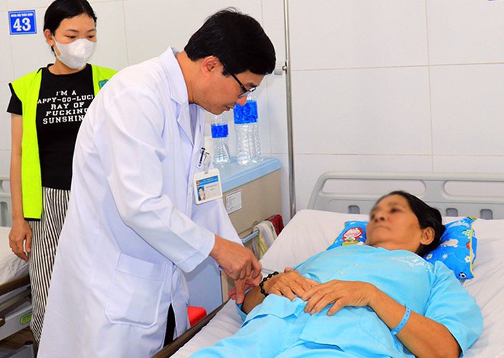 Bệnh nhân liệt tứ chi thoát chết nhờ truyền huyết tương liên tục 5 ngày- Ảnh 1. Bệnh nhân liệt tứ chi thoát chết nhờ truyền huyết tương liên tục 5 ngày- Ảnh 1.