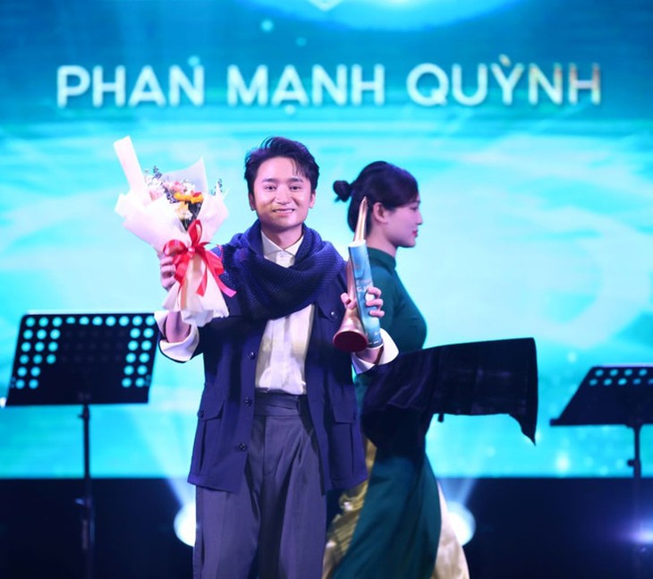Giải thưởng Cống hiến năm 2025: Soobin lập cú 'hat-trick' ngoạn mục- Ảnh 1. Giải thưởng Cống hiến năm 2025: Soobin lập cú 'hat-trick' ngoạn mục- Ảnh 1.