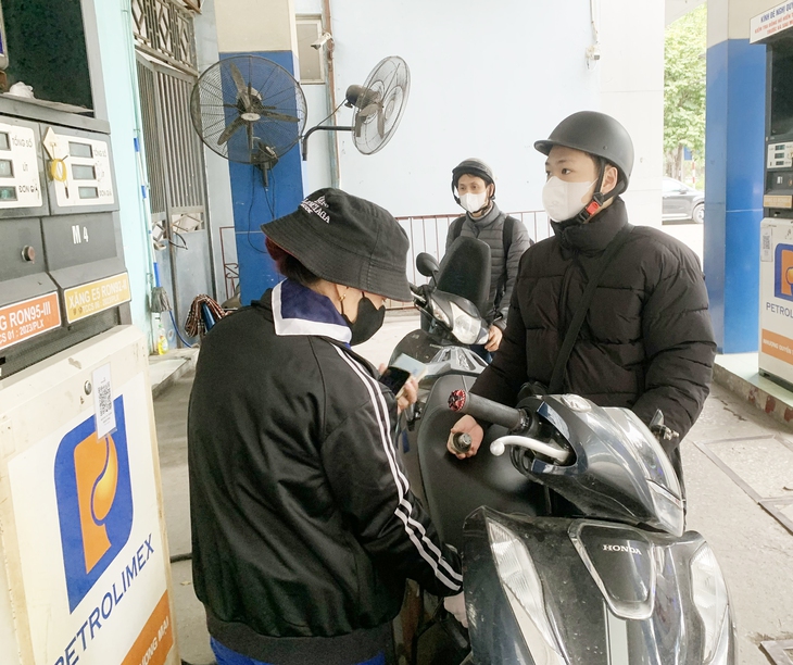 Giá xăng giảm lần thứ 2 liên tiếp, RON92 dưới mốc 20.000đ/lít- Ảnh 2.