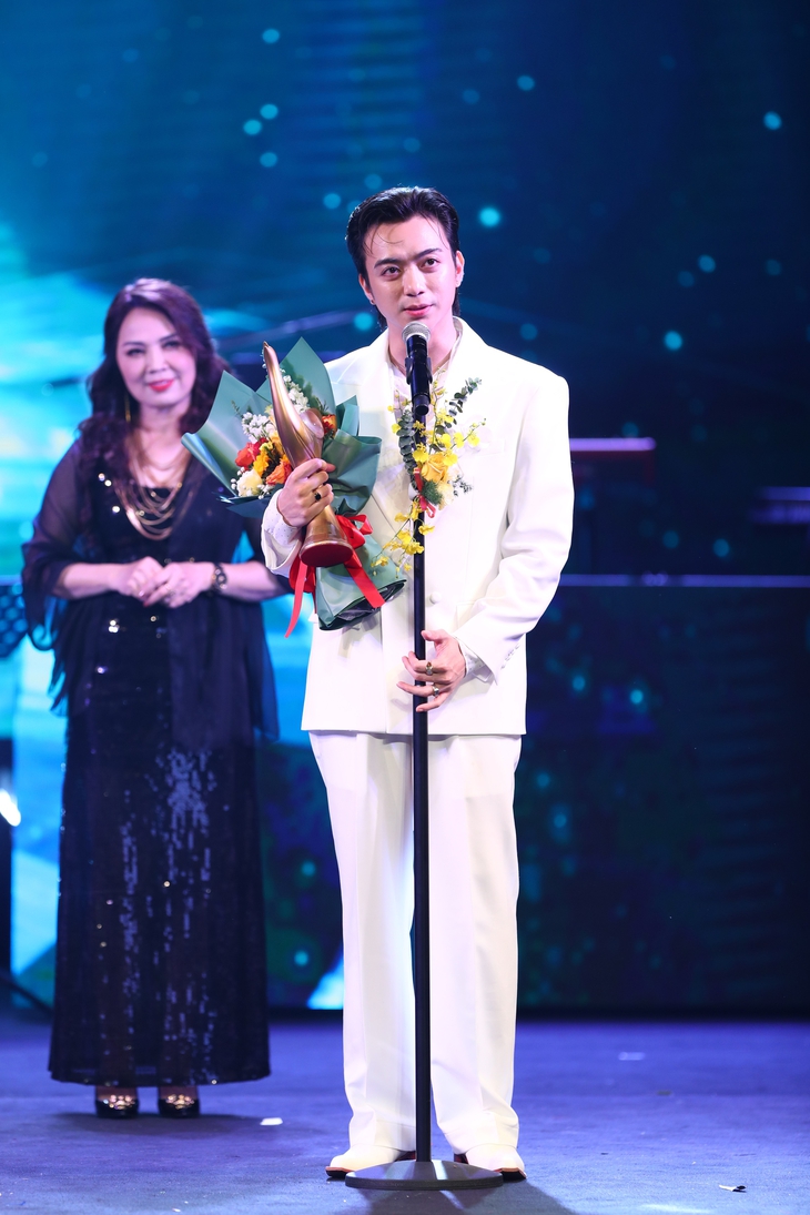 Sơn Tùng M-TP, HIEUTHUHAI trắng tay ở giải Cống hiến- Ảnh 1. Sơn Tùng M-TP, HIEUTHUHAI trắng tay ở giải Cống hiến- Ảnh 1.