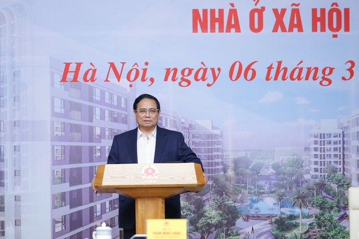 Thủ tướng trăn trở khi 'đất trong tay, tiền có thể huy động' nhưng việc xây nhà ở xã hội rất chậm- Ảnh 2.