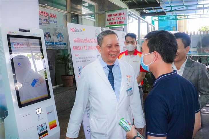 Giảm tải bệnh viện, khám chữa bệnh tiện lợi hơn với Kiosk thông minh HDBank- Ảnh 2.